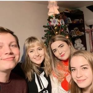 Meet your Posher, Danika